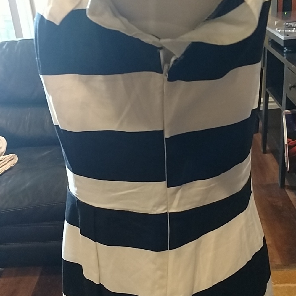 Dress - Picture 3 of 4
